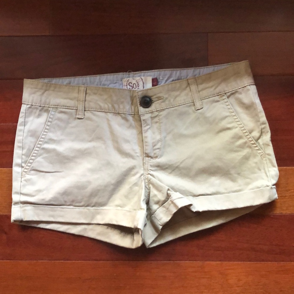 Cute tan short!
